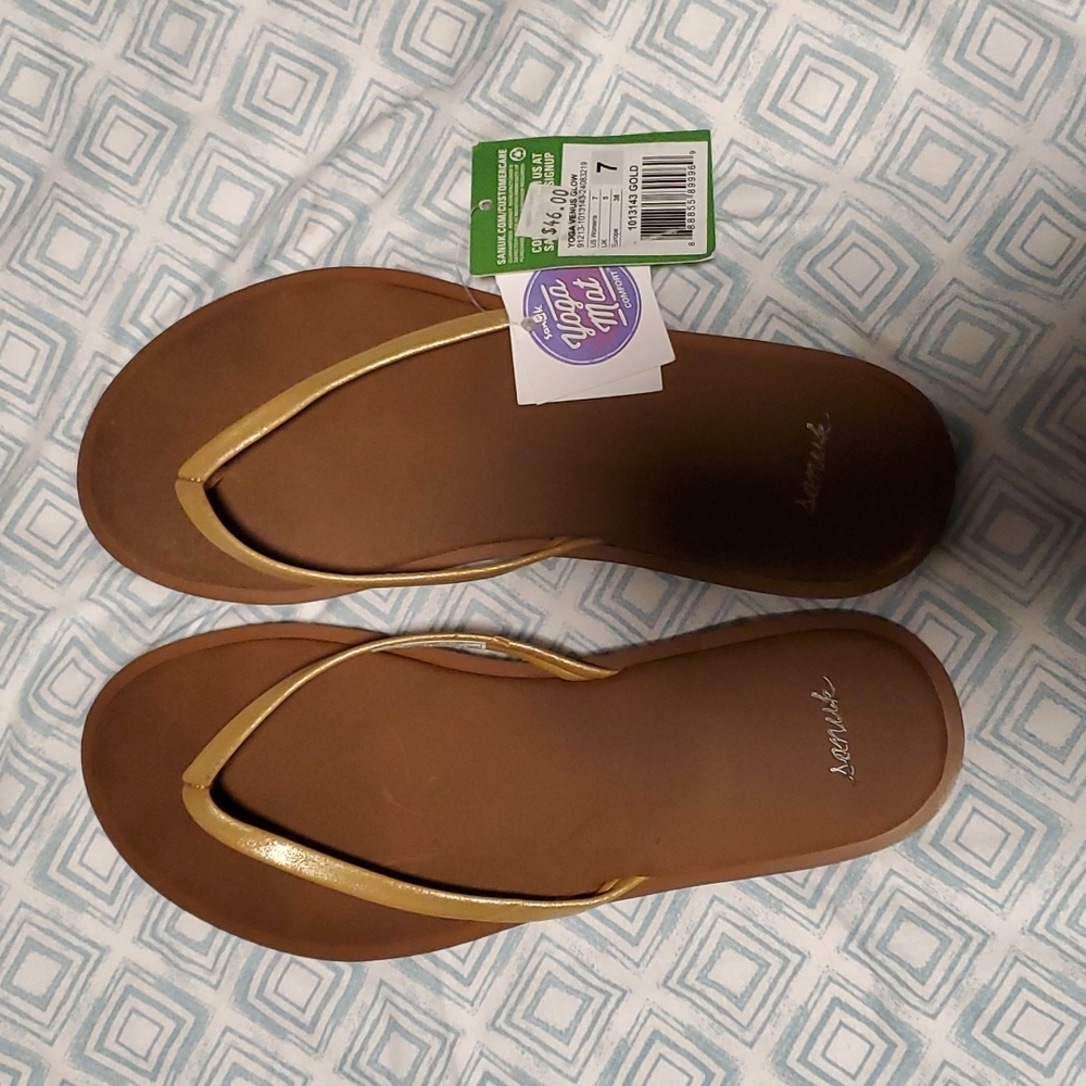 Sanuk Yoga Venus Glow Size 7 NWT